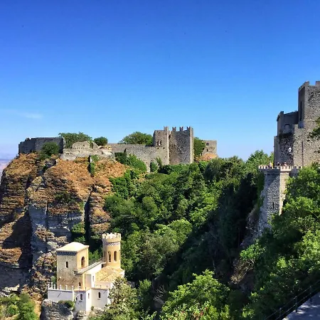 Pampalone - In Dimora Storica Bed & Breakfast 3*